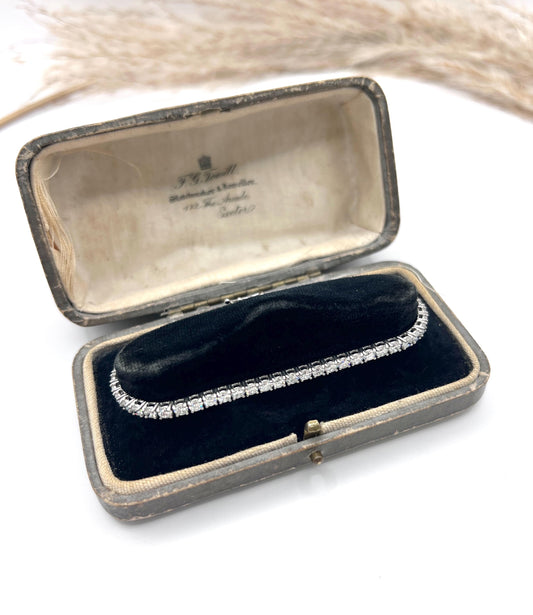 Modern 18ct White Gold, 5.3 Carat Natural Diamond Tennis Bracelet