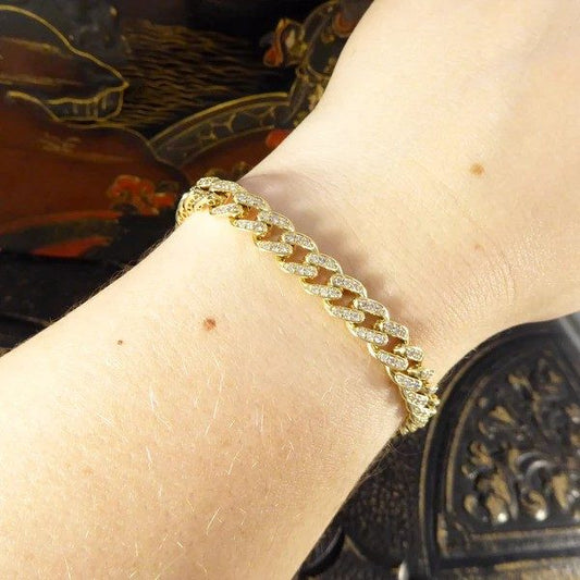 Diamond curb bracelet in yellow gold.