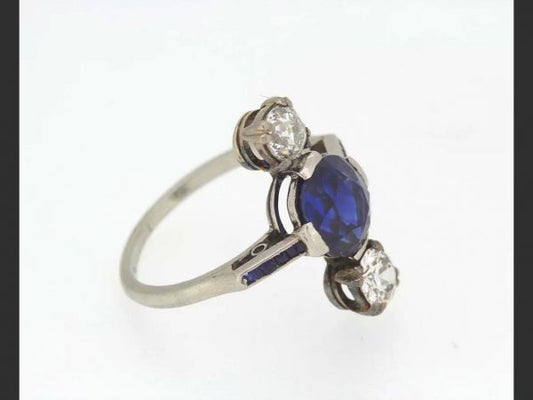 Art Deco Natural Sapphire and Diamond Ring, square cut sapphire shoulders, c.1920