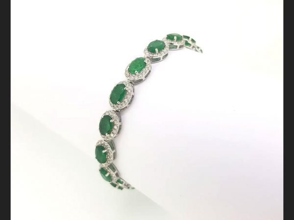 Emerald and Diamond Bracelet, 5.77 carats total, 18ct White Gold