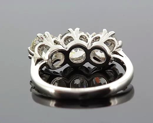 Vintage Old-Cut Diamond Three-Stone Ring, 3.52cts, set in Platinum