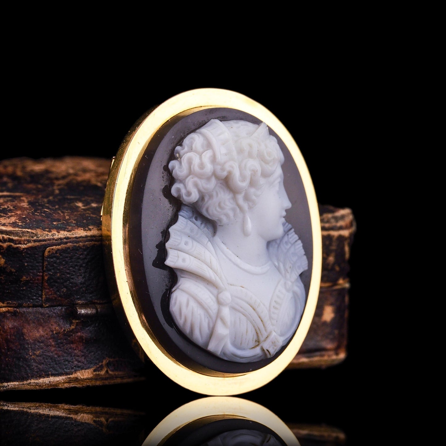 Antique French 18ct Gold and Agate Hardstone Cameo Brooch, Circa 1880