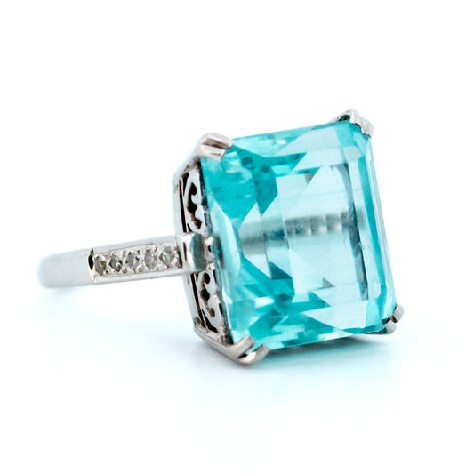 Vintage 9cts Aquamarine Solitaire Cocktail Statement Ring with Diamonds