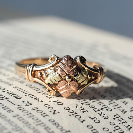 Vintage Tri-Colour Gold Ring with Foliate Motifs 9ct Gold