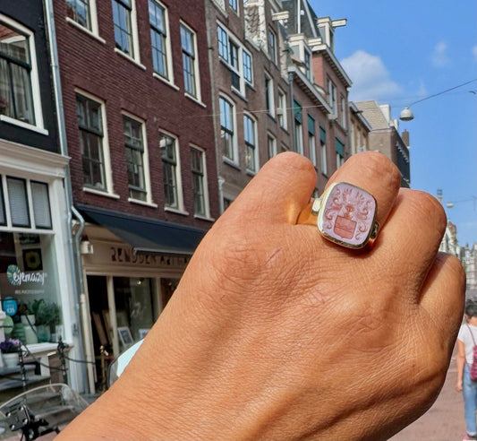 Vintage Carnelian Armorial Intaglio Signet Ring