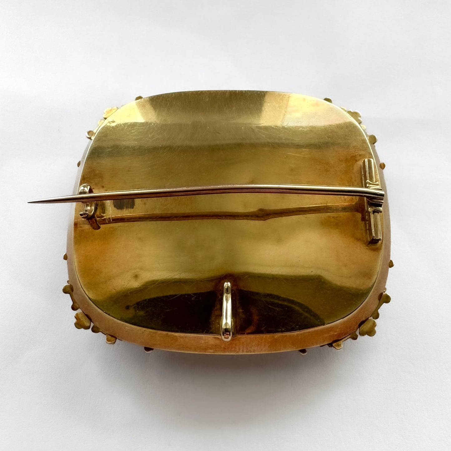 Victorian Antique Dog Model 15ct Gold Brooch