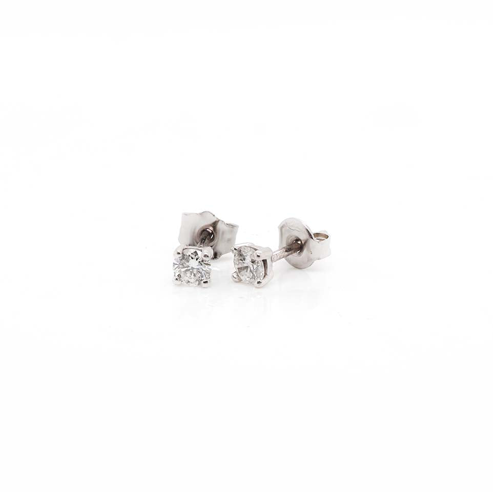 18ct White Gold Claw-Set Diamond Stud Earrings