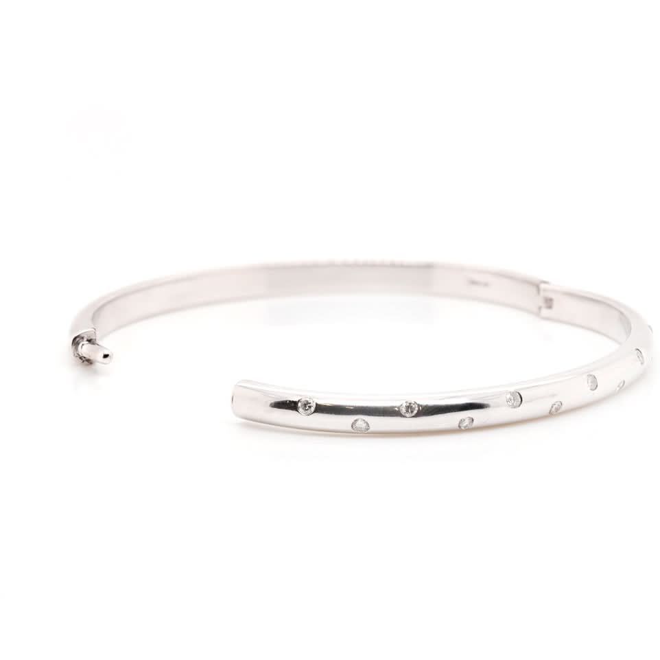 18ct White Gold Oval Hinged Diamond-Set Bangle