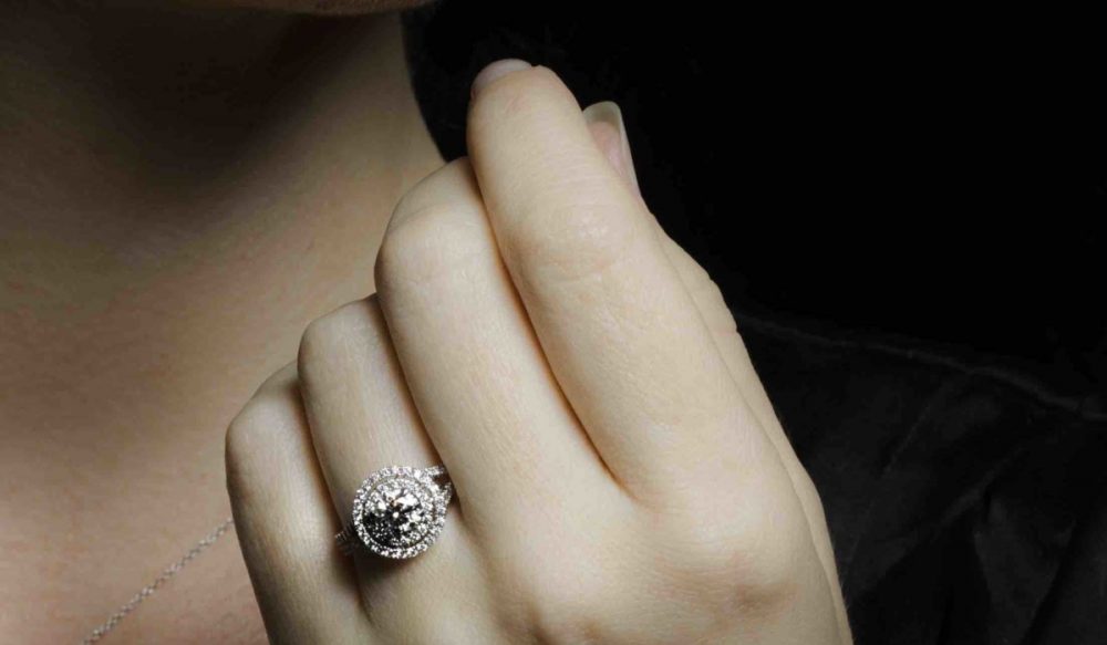 top tips for buying an engagement ring, What to look for and know the 4 C s