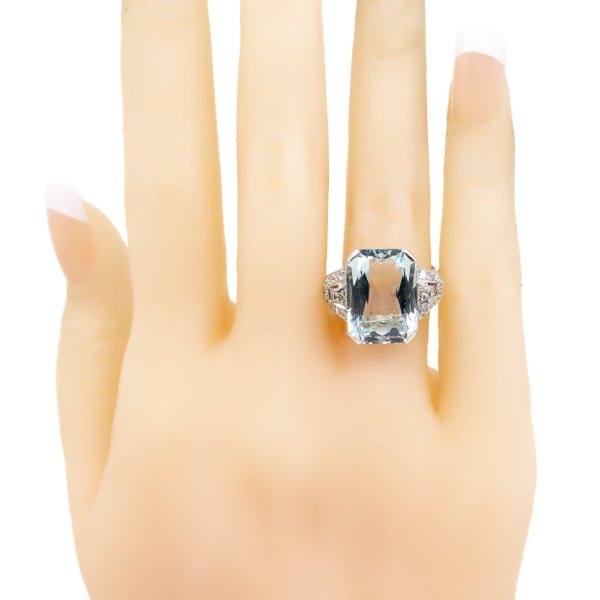 Retro 9.5ct Aquamarine and Diamond Ring