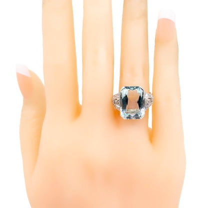 Retro 9.5ct Aquamarine and Diamond Ring