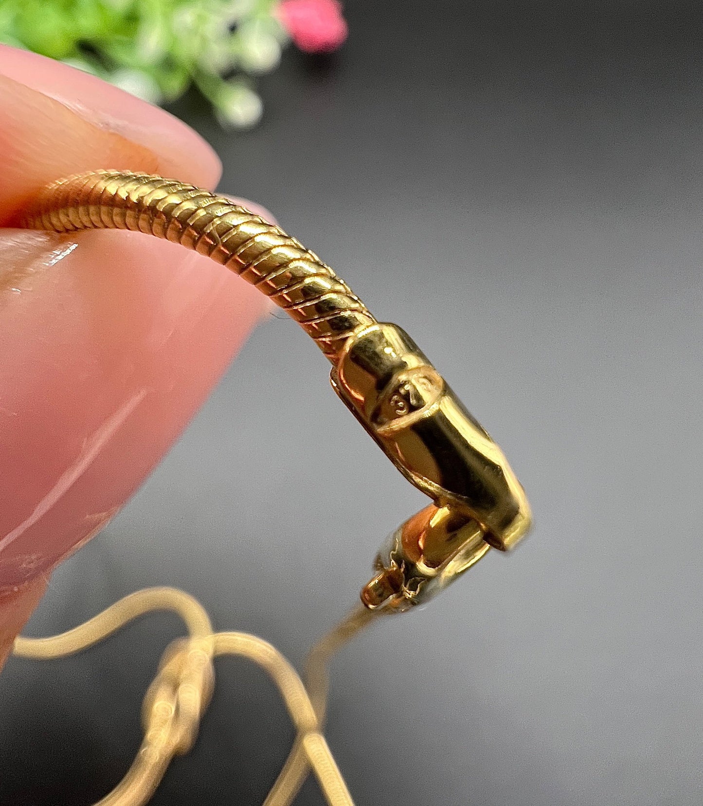 A 375 stamp on a yellow gold snake link chain