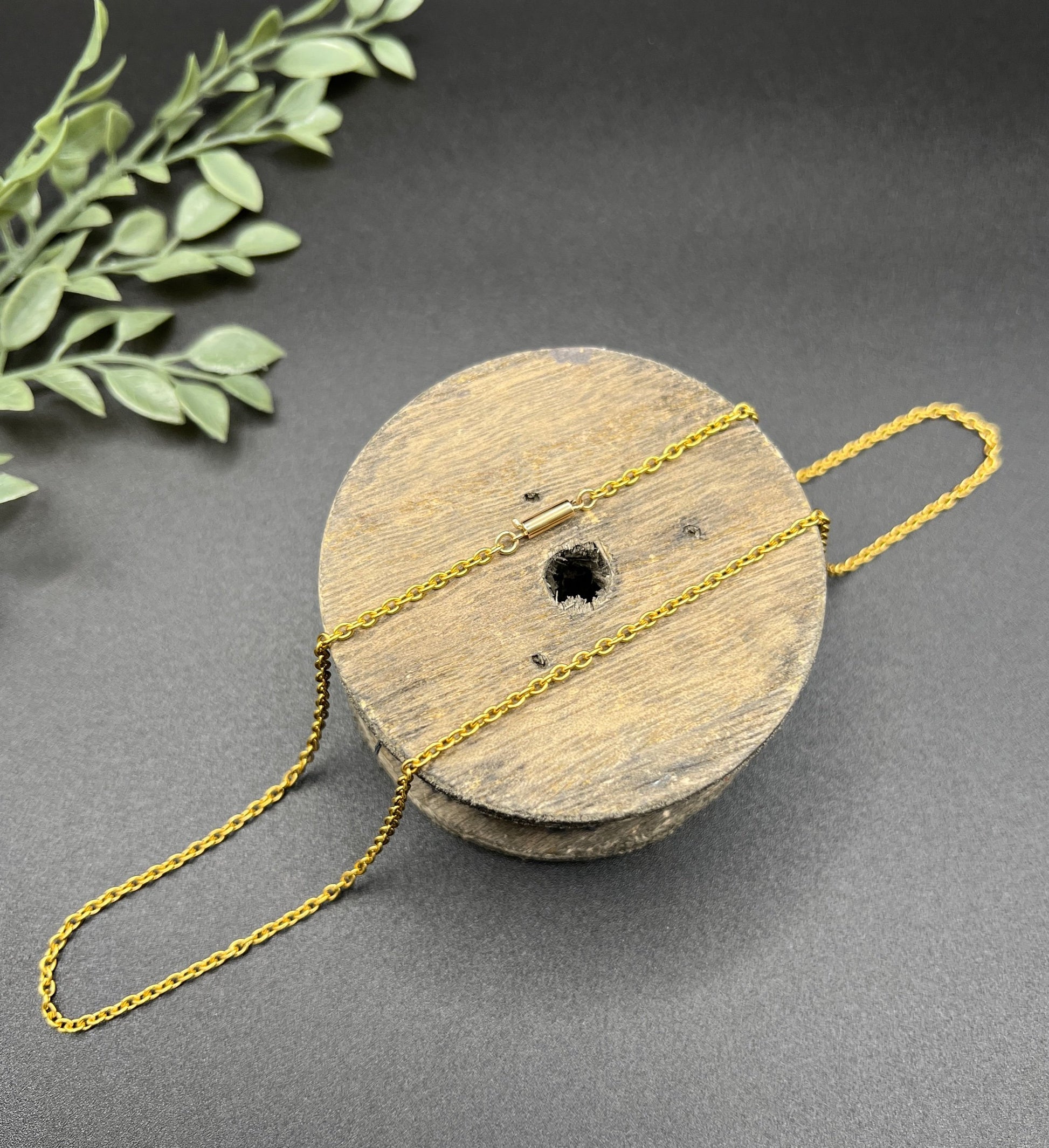 A yellow gold trace link chain necklace