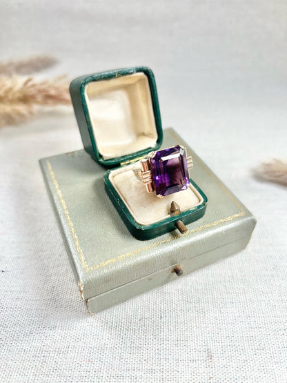 Vintage 14 Carat Yellow Gold Large Amethyst Cocktail Ring, Circa 1940