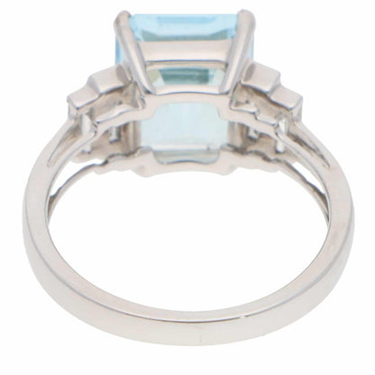 Contemporary 3.51 Carat Aquamarine And Diamond Ring In 18 Carat White Gold