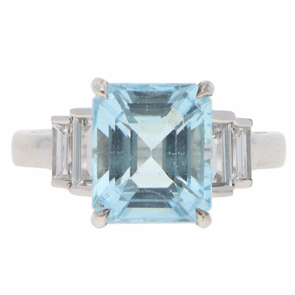 Contemporary 3.51 Carat Aquamarine And Diamond Ring In 18 Carat White Gold