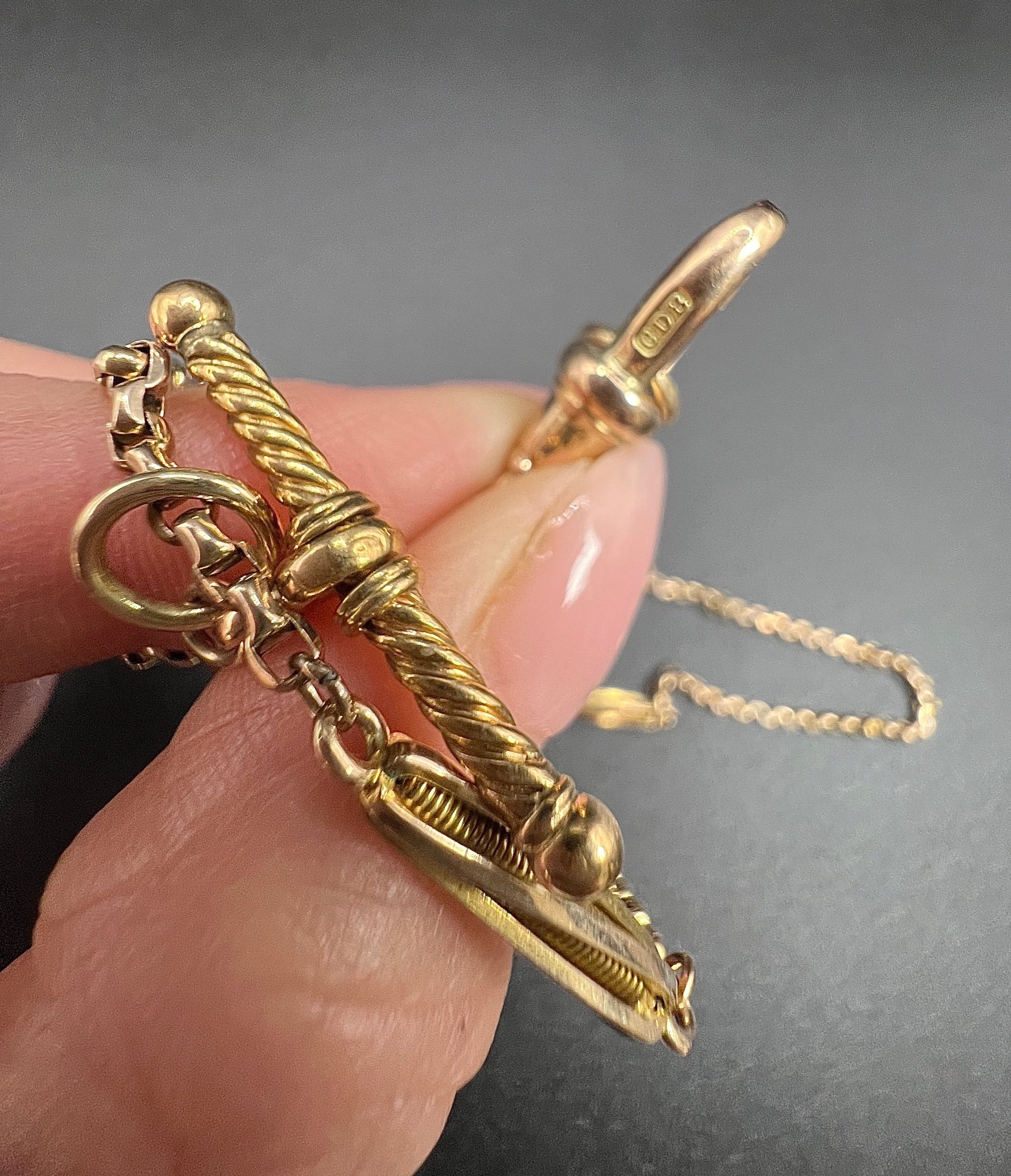 Antique 9 ct Gold Edwardian Fancy Twist Link Belcher Chain With Spiral Twisted T-bar