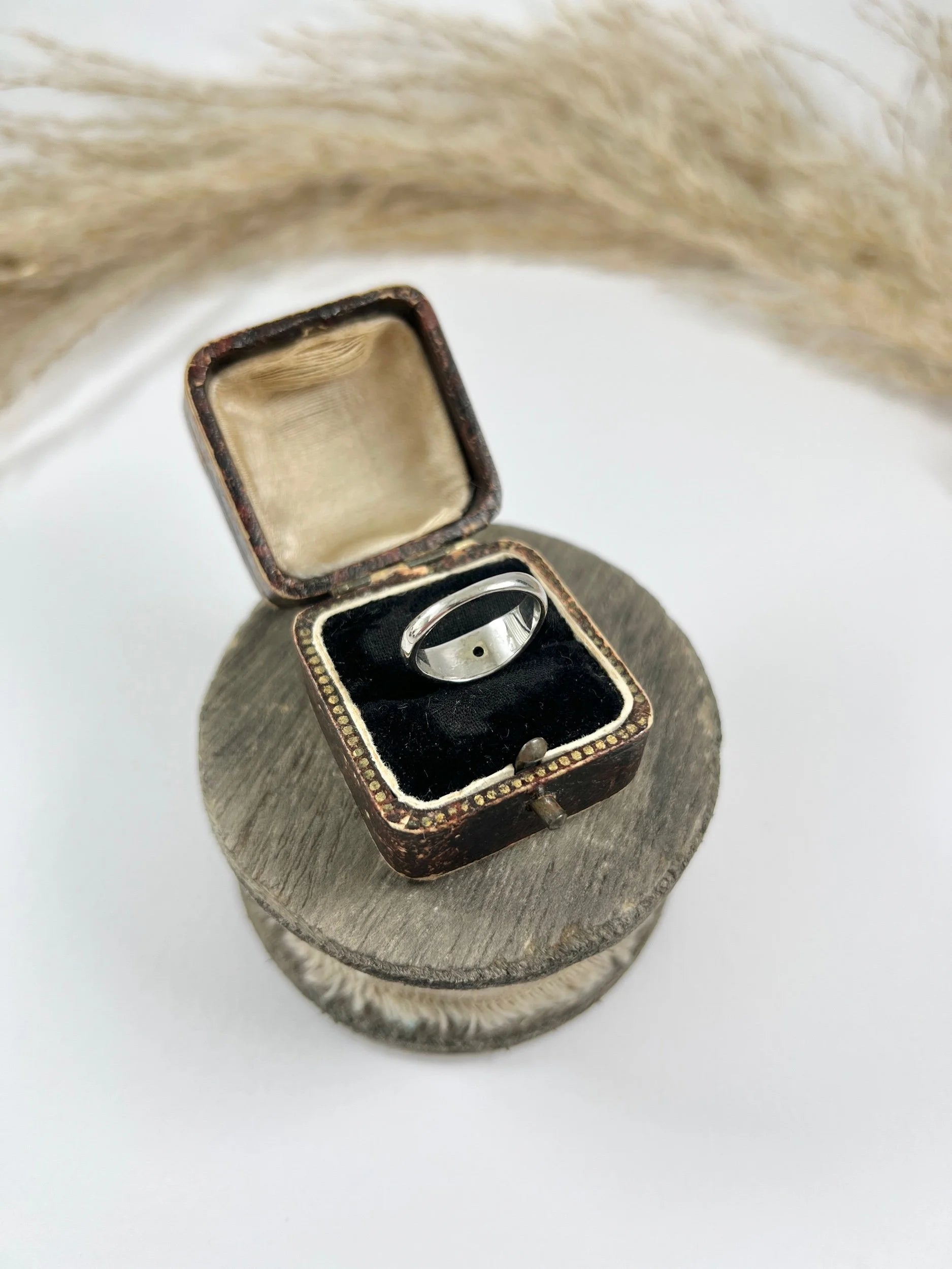 Antique 18ct White Gold, 1920s French Stamped, Dome Shaped Diamond Band Ring
