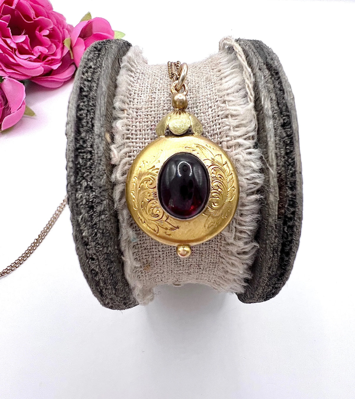 Victorian 15 Carat Two-Colour Gold Cabochon Garnet Locket Back Pendant, Circa 1870