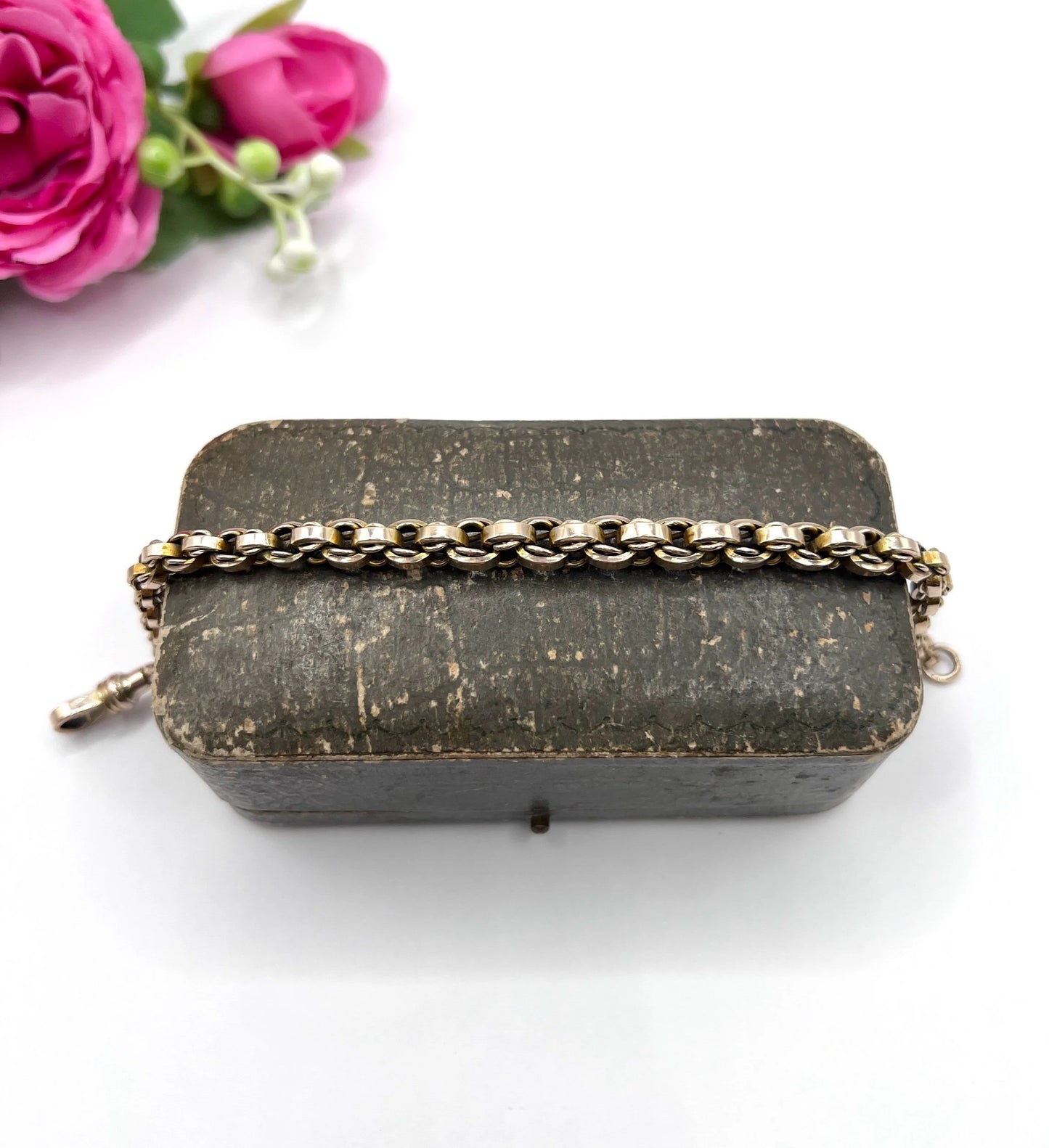 A gold round link bracelet with a lobster claw clasp