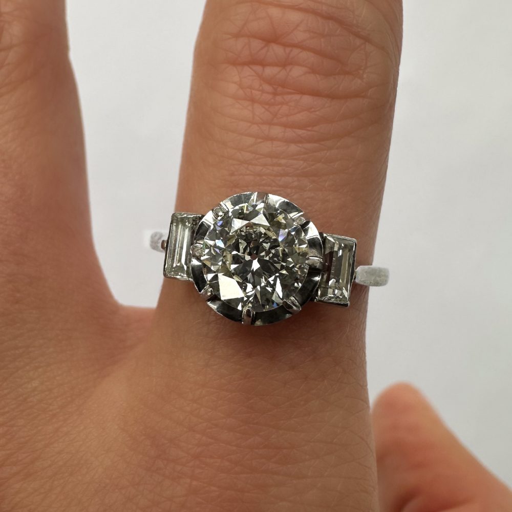 Art Deco Diamond Engagement Ring in Platinum