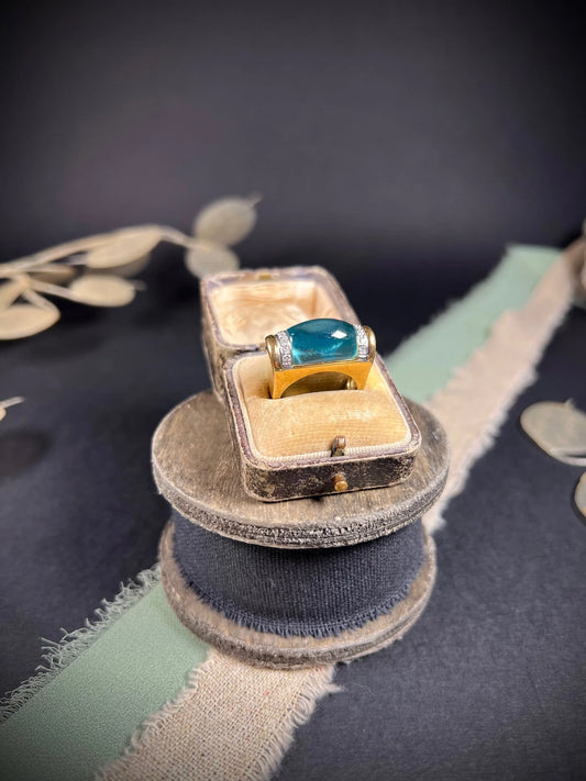 A blue topaz and diamond ring in yellow gold, in an antique ring box