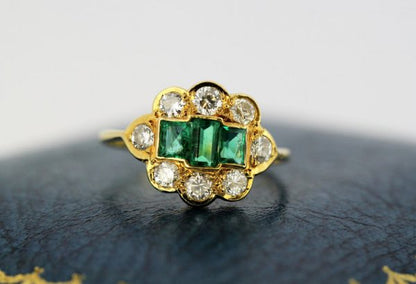 Vintage Emerald and Diamond Ring in 18ct Yellow Gold