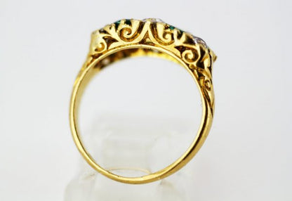 Antique Victorian Emerald and Diamond Ring in 18ct Yellow Gold, Circa 1890s