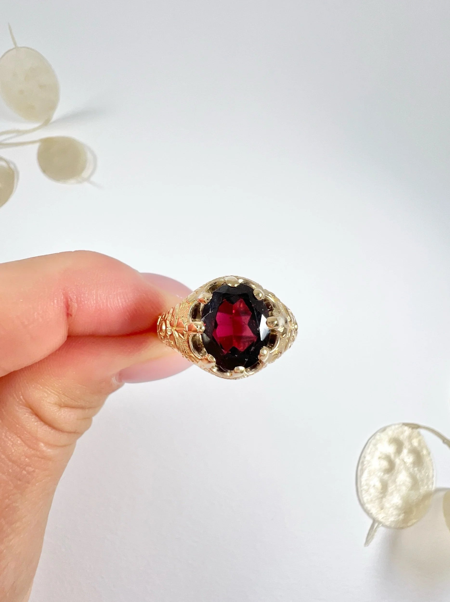 Antique 15ct Yellow Gold Stamped, Fancy Victorian Faceted Oval Garnet Ring, Hallmarked Birmingham 1890