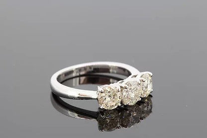 Three Stone Diamond Ring, 2.25 carats, in 18ct white gold