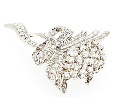 Vintage Diamond Brooch, estimated 6.00 carats, set in Platinum