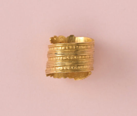 Antique Scandinavian Gold Dragon Ring; striking high-carat gold ring with spiralling bands, tips decorated with a dragon’s head on one end and a meandering tail on the other end