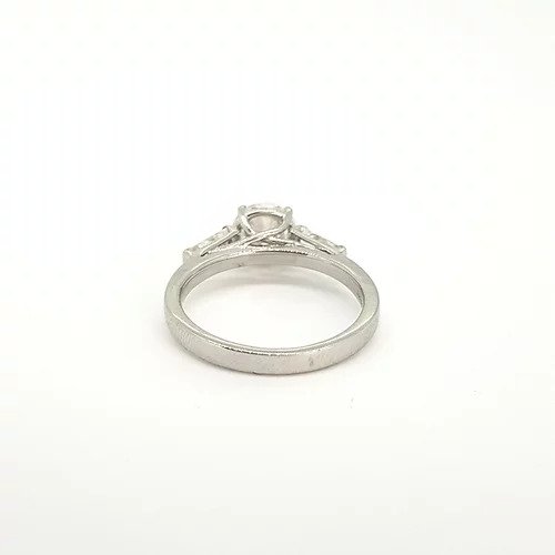 GIA Certified 1.09ct F Colour SI2 Clarity Diamond Solitaire Engagement Ring in Platinum