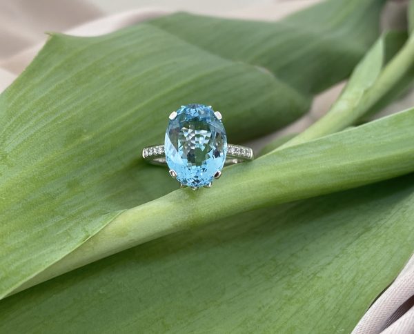 5.62ct Oval Aquamarine Cocktail Dress Ring with Diamond Set Shoulders in 18ct White Gold