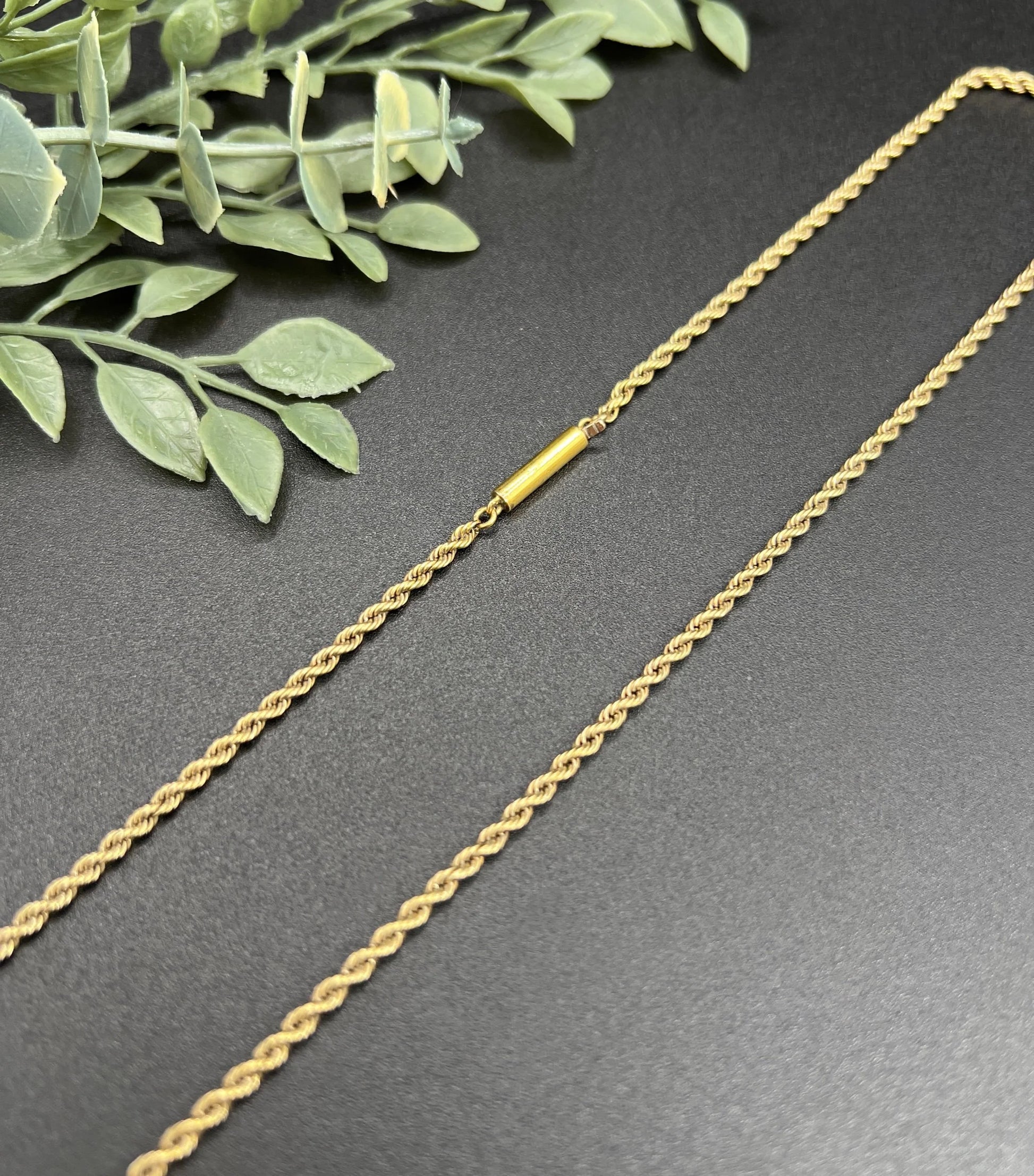 Antique 15 Carat Yellow Gold 16 1/2 Inch Solid Rope Link Chain, Circa 1890