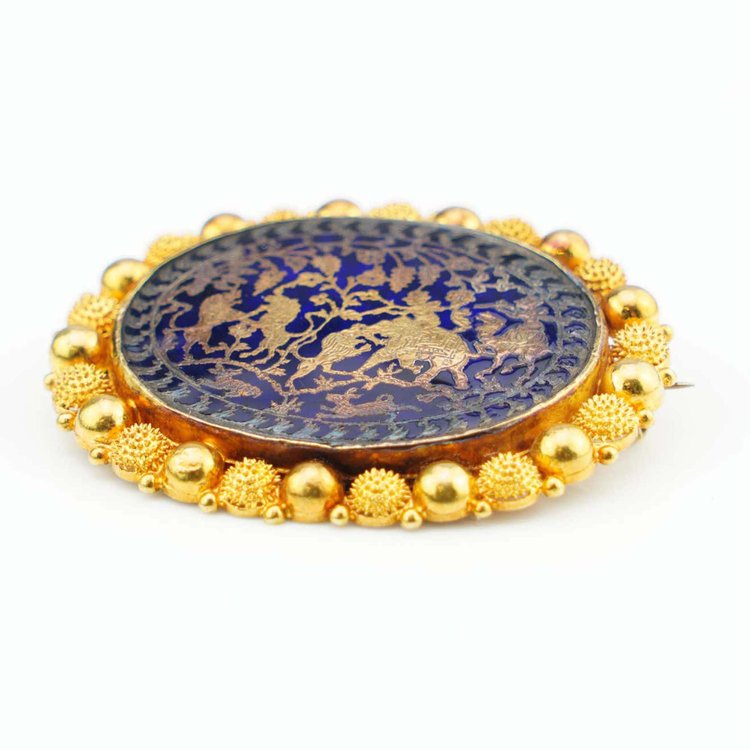 Antique Victorian Indian 22ct Gold Brooch with Hunting Scene