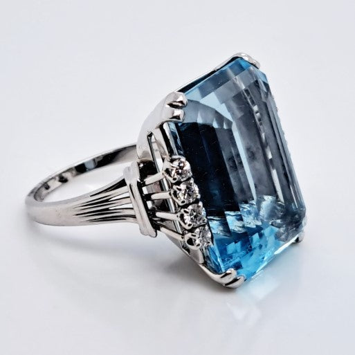 Vintage 1940s Retro 27cts Aquamarine and Diamond Cocktail Ring in Platinum