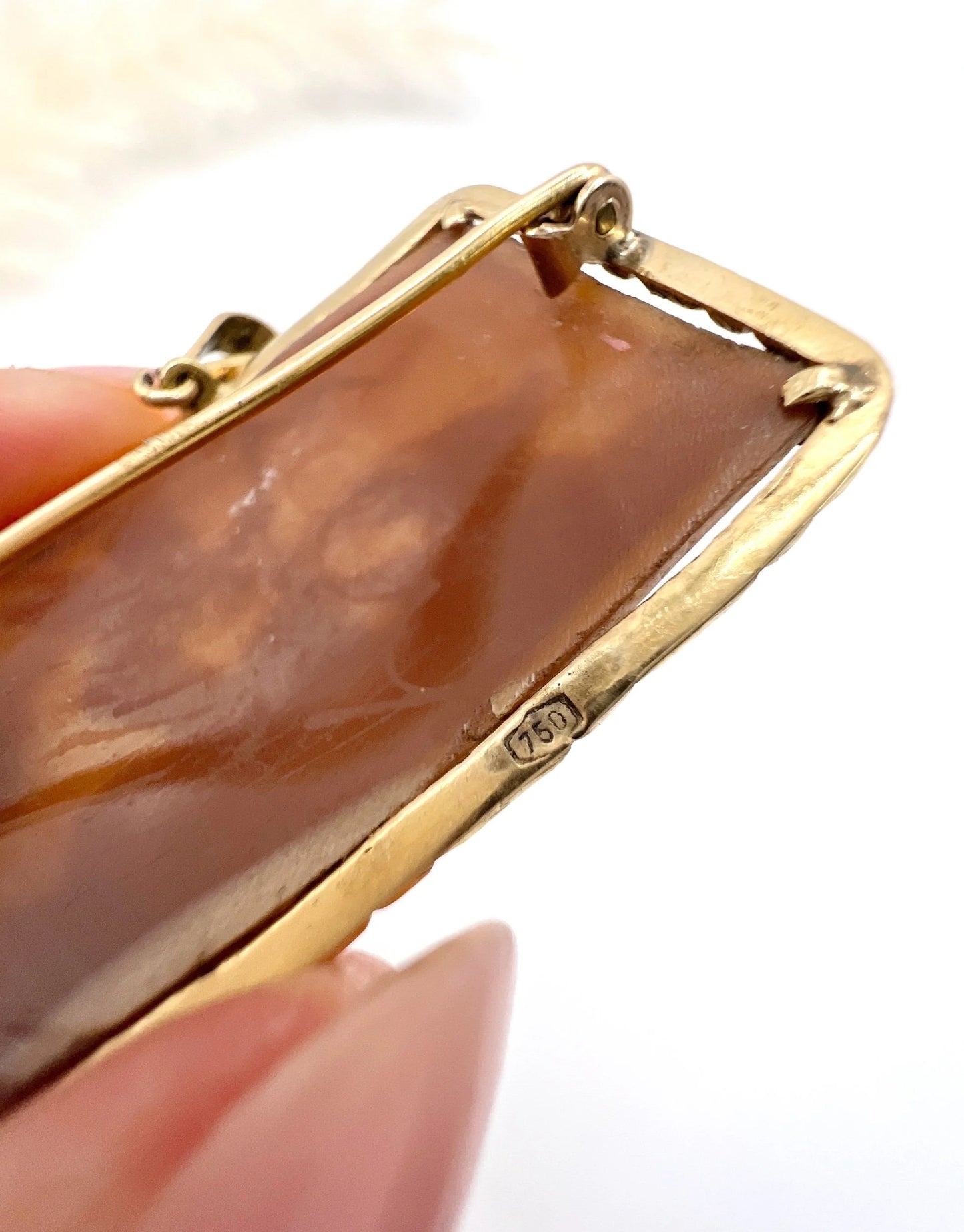 Victorian 18 Carat Gold Cherub, Eros and Dolphin Chariot Shell Cameo Pendant/Brooch