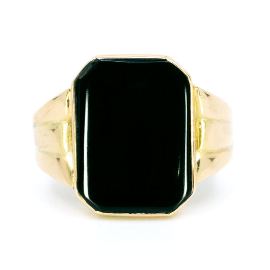 A black onyx signet ring in yellow gold