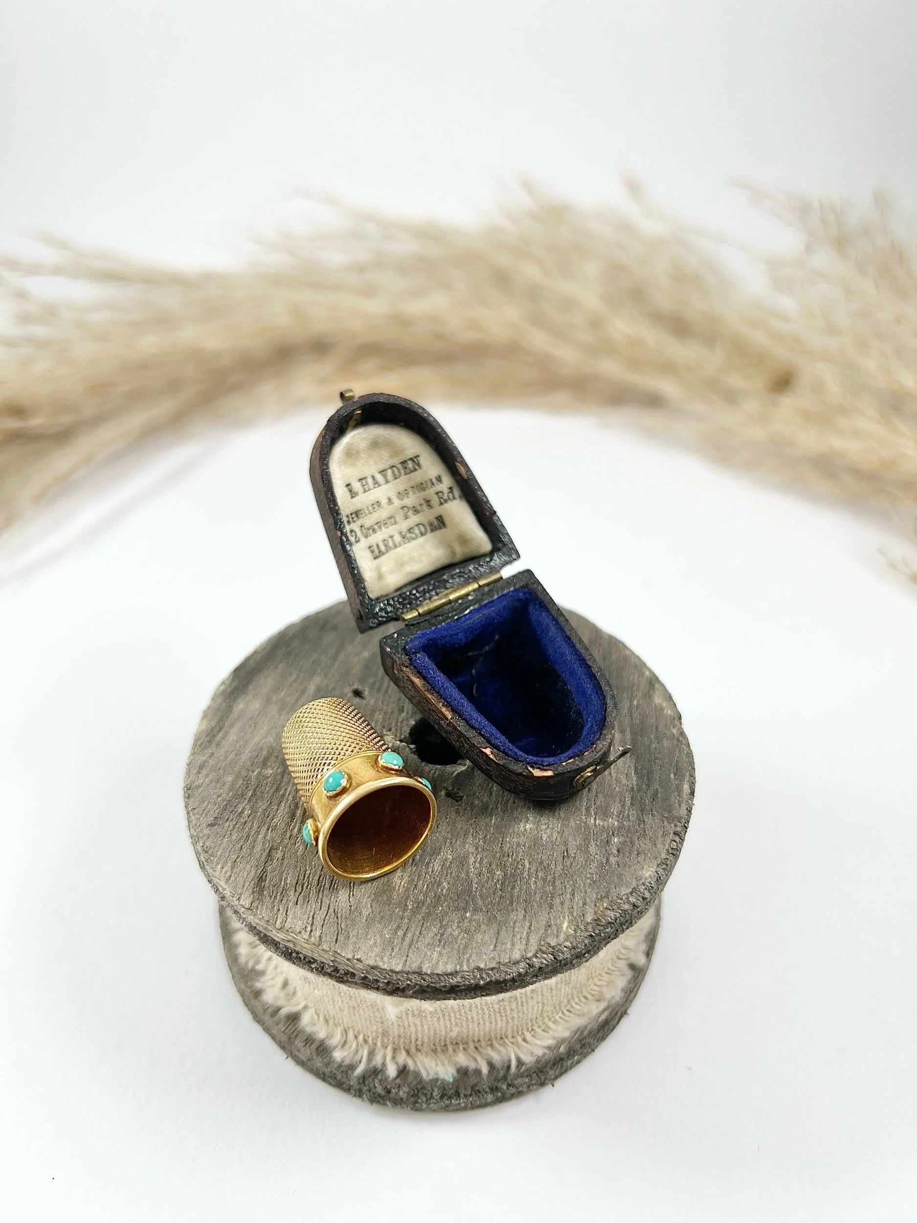 Antique 15ct Yellow Gold & Turquoise Victorian Gold Thimble with Original Antique Box