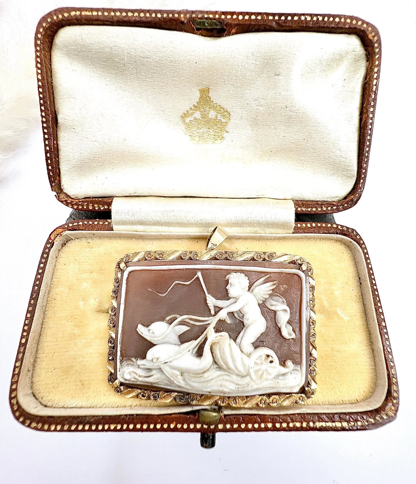 Victorian 18 Carat Gold Cherub, Eros and Dolphin Chariot Shell Cameo Pendant/Brooch