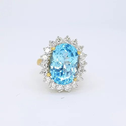 Blue Topaz and Diamond Oval Cluster Ring in 18ct Gold, 14.00 carats