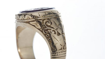 Antique 19th Century Gents 18ct Gold Ring with Amethyst Seal, Circa 1870s