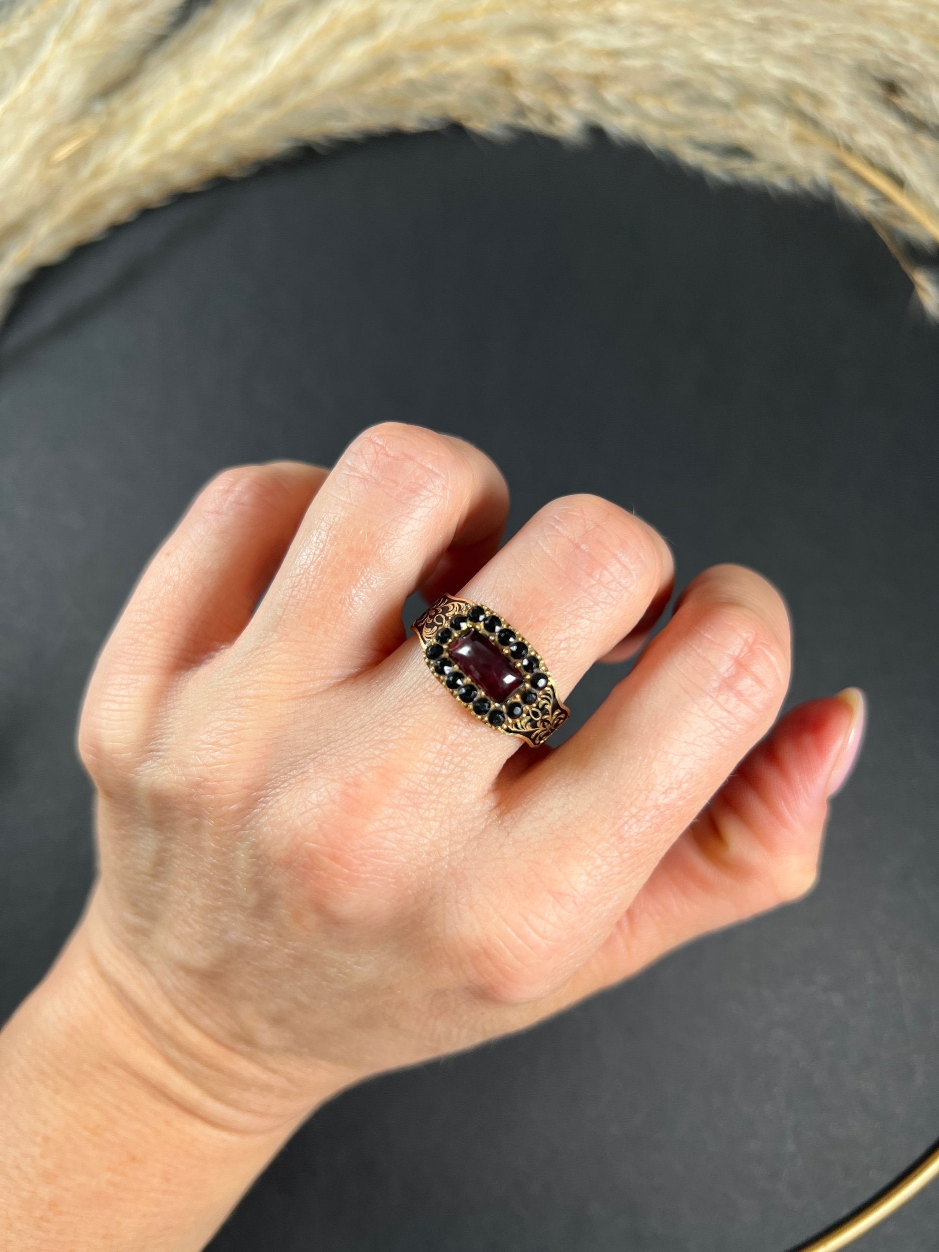 Antique 15 ct Gold, Georgian Onyx, Garnet And Enamel Mourning Ring