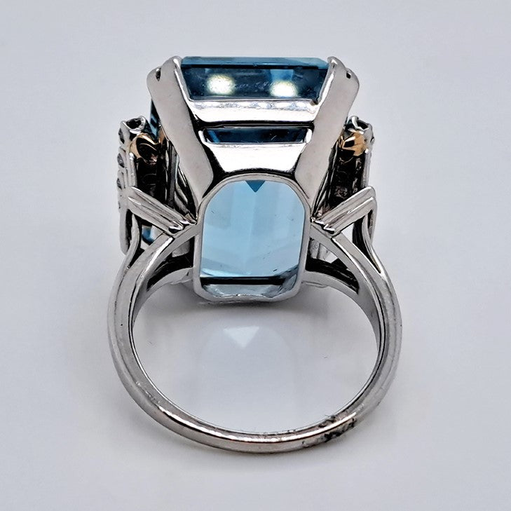 Vintage 1940s Retro 27cts Aquamarine and Diamond Cocktail Ring in Platinum