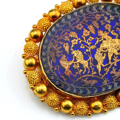 Antique Victorian Indian 22ct Gold Brooch with Hunting Scene