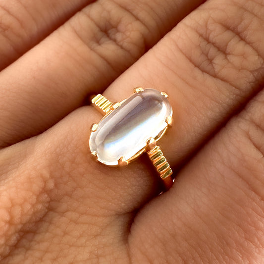 Vintage Oval Cabochon Moonstone Solitaire Engagement Ring in 18ct Gold