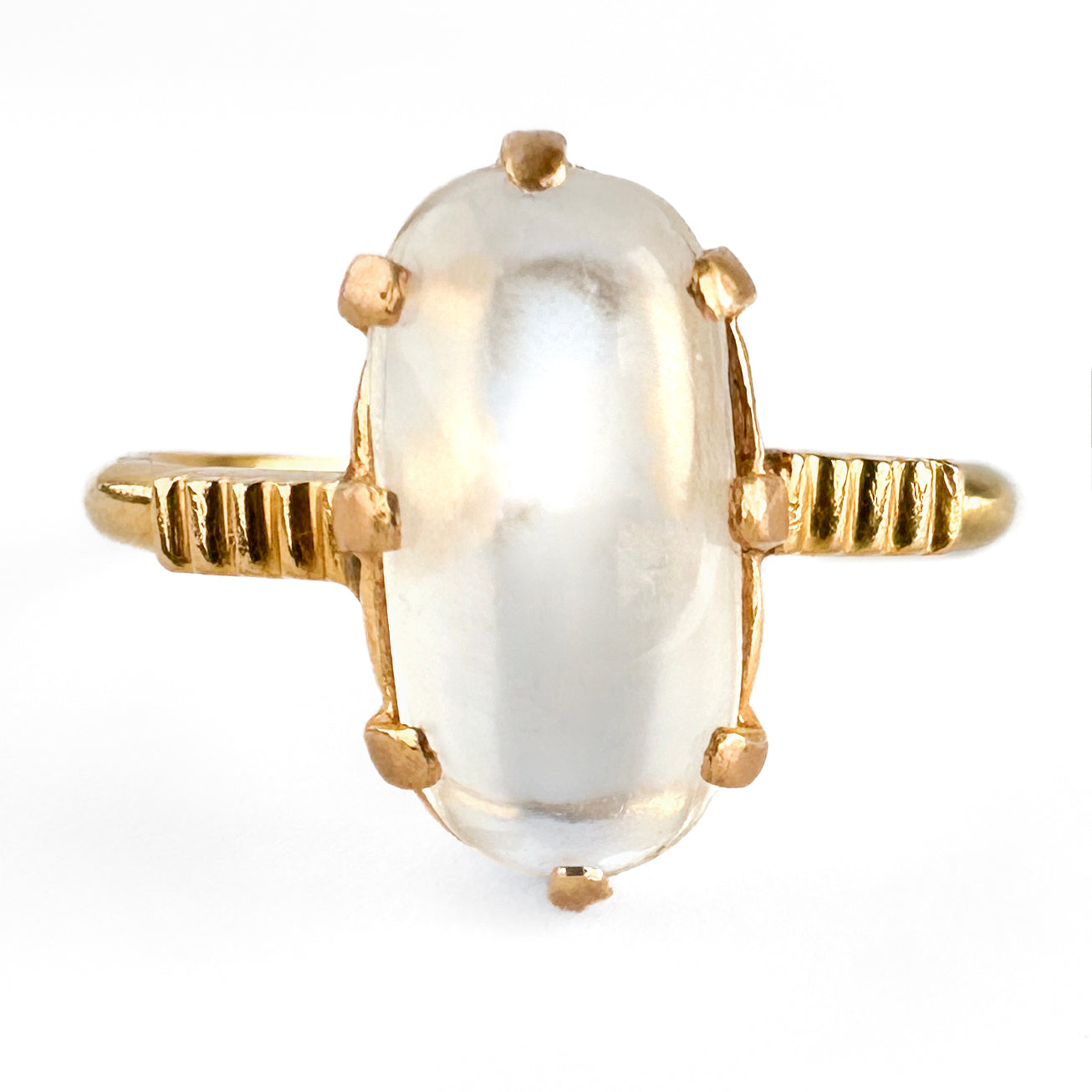 Vintage Oval Cabochon Moonstone Solitaire Engagement Ring in 18ct Gold