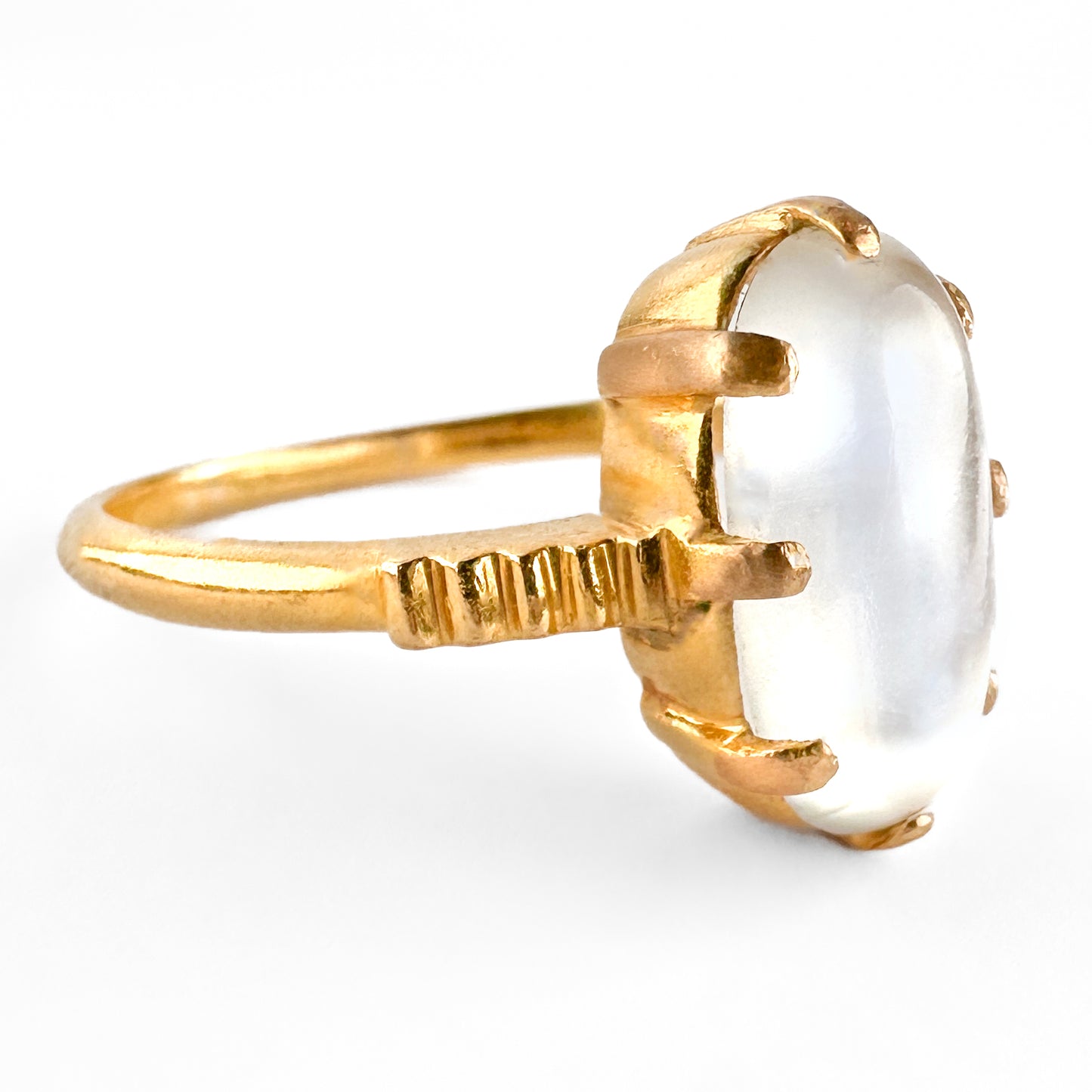 Vintage Oval Cabochon Moonstone Solitaire Engagement Ring in 18ct Gold
