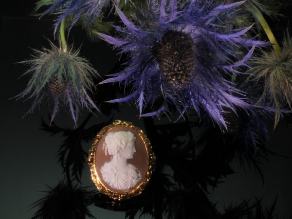 Antique Victorian Shell Cameo 18ct Yellow Gold Brooch